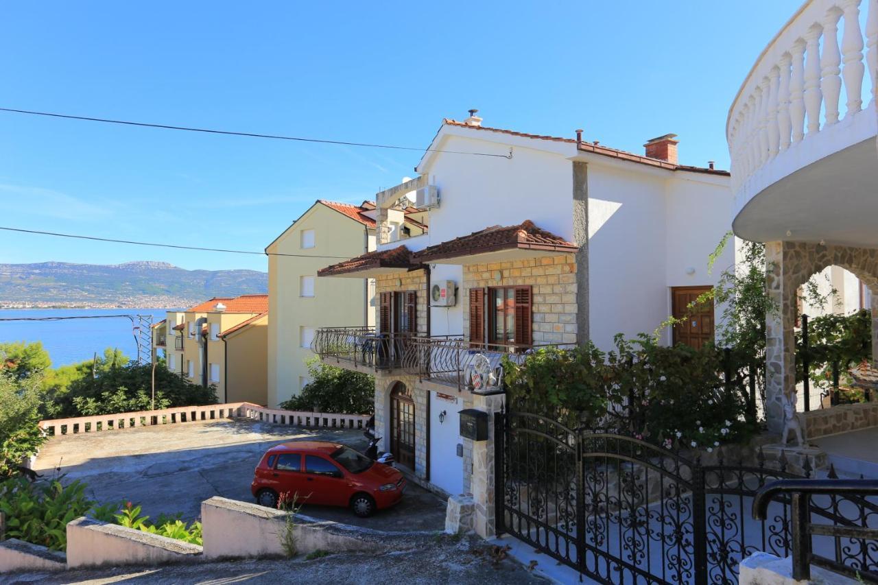 Apartments By The Sea Arbanija, Ciovo - 17332 Трогир Экстерьер фото