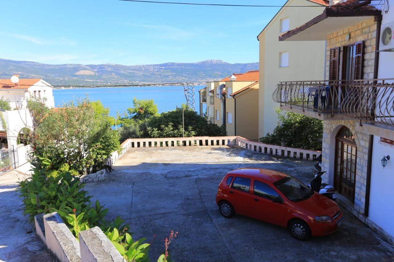 Apartments By The Sea Arbanija, Ciovo - 17332 Трогир Экстерьер фото