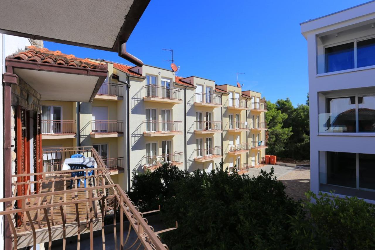 Apartments By The Sea Arbanija, Ciovo - 17332 Трогир Экстерьер фото