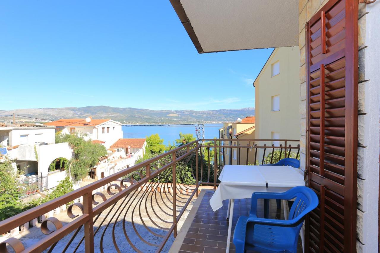Apartments By The Sea Arbanija, Ciovo - 17332 Трогир Экстерьер фото